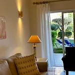 Ellegance - Shared Pool - 6 Guests -