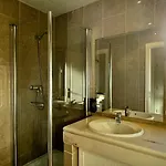 Ellegance - Shared Pool - 6 Guests - *