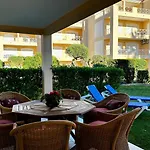 Ellegance - Shared Pool - 6 Guests - *