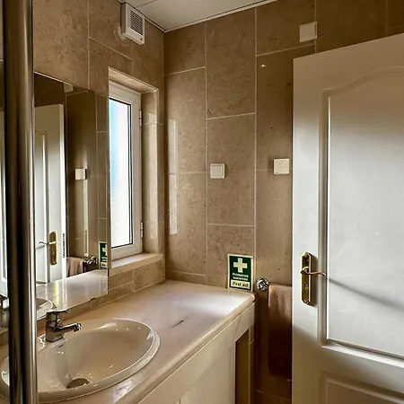 Ellegance - Shared Pool - 6 Guests -