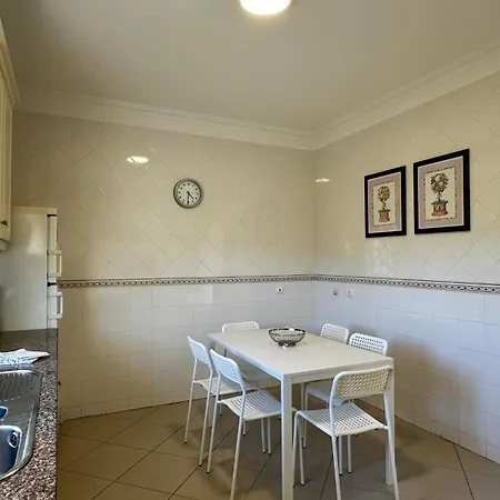 Hébergement de vacances Ellegance - Shared Pool - 6 Guests - *