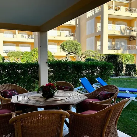 Ellegance - Shared Pool - 6 Guests - *
