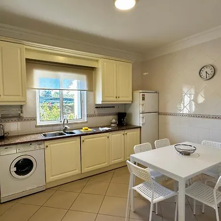 Vakantiehuis Ellegance - Shared Pool - 6 Guests -