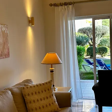 Ellegance - Shared Pool - 6 Guests -